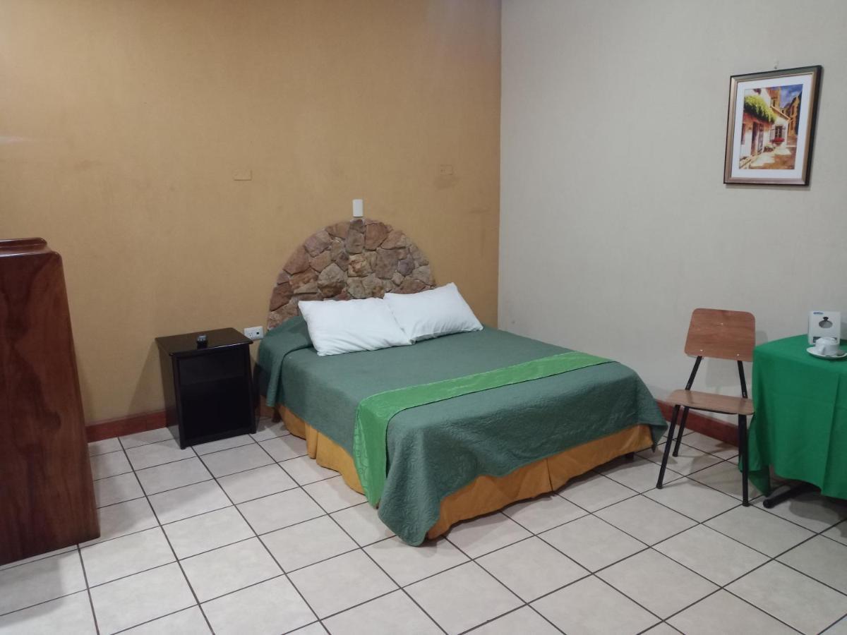 Hotel Cibeles Resort Ередия Екстериор снимка